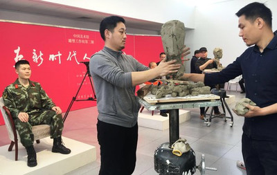 中国美术馆为新时代人物塑像